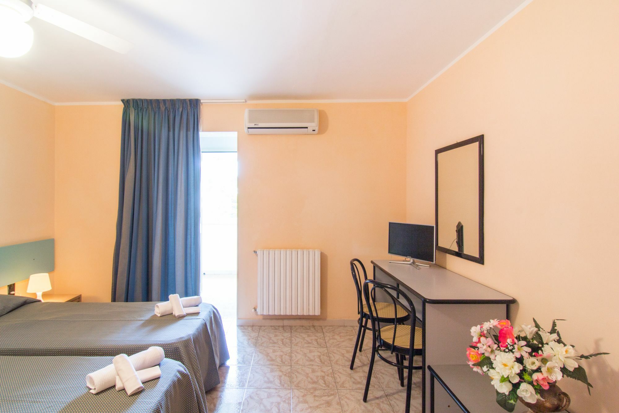 Racar Hotel Frigole Extérieur photo